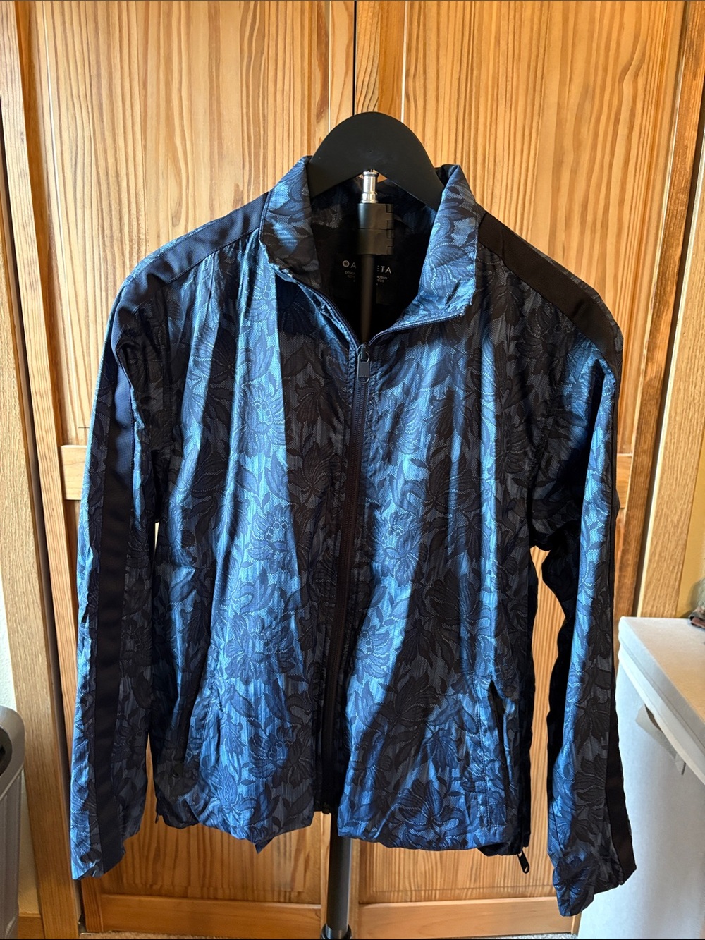 Women’s Athleta Navy Floral Lightweight Zip Bomber Jacket, Size Small. Like New!